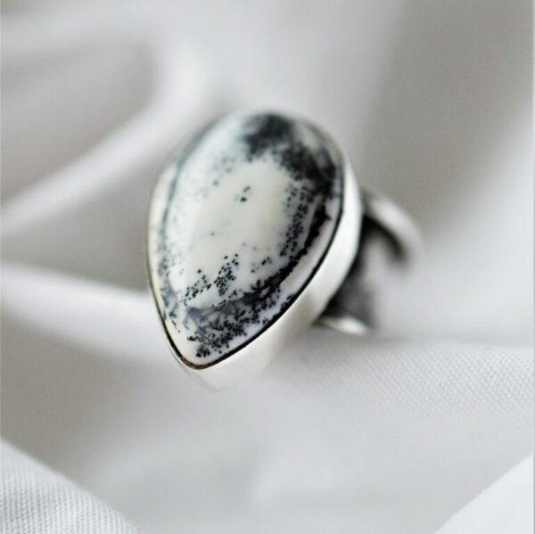 pierścionek z opalem