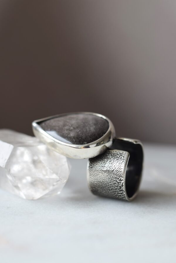 Pierścień z obsydianem