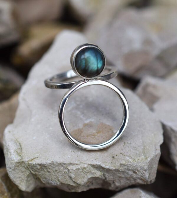 Geometryczny pierścionek z labradorytem