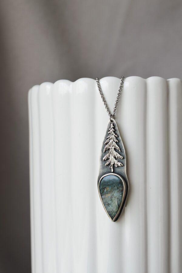 Leśny naszyjnik z drzewem