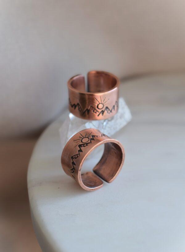 Regulowana obrączka z górami