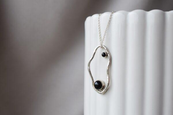 Srebrny asymetryczny naszyjnik
