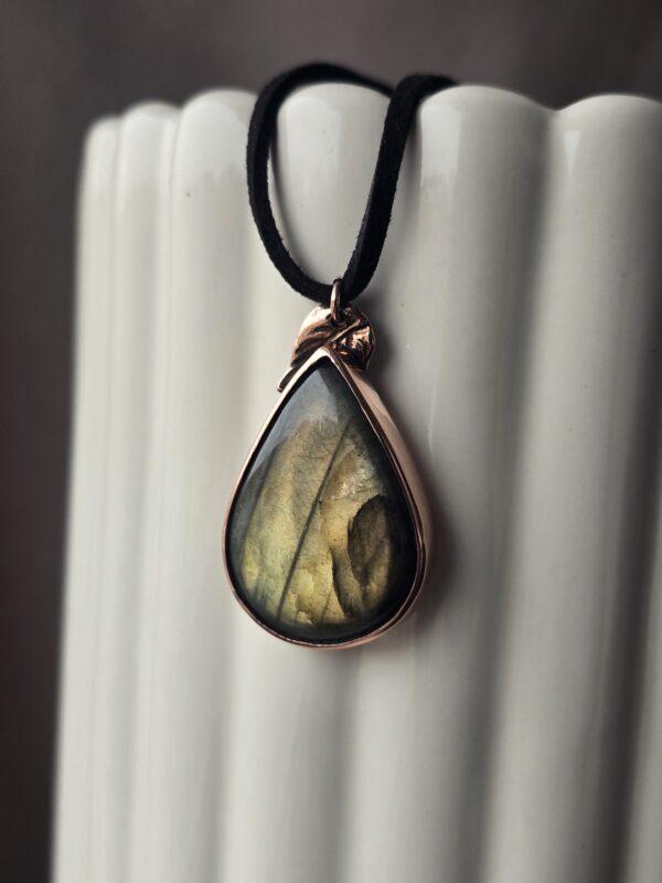 Duży naszyjnik z labradorytem i liściem