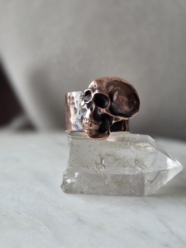 Pierścień z czaszką