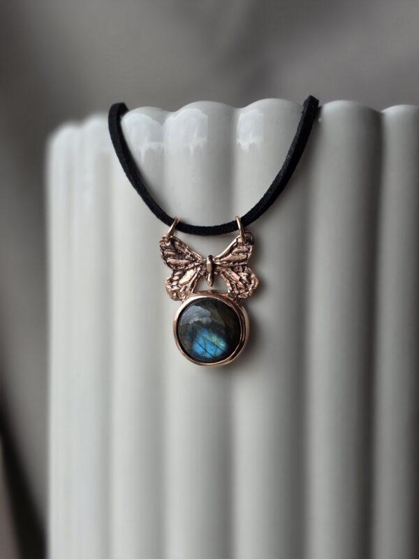 Naszyjnik z motylem i labradorytem